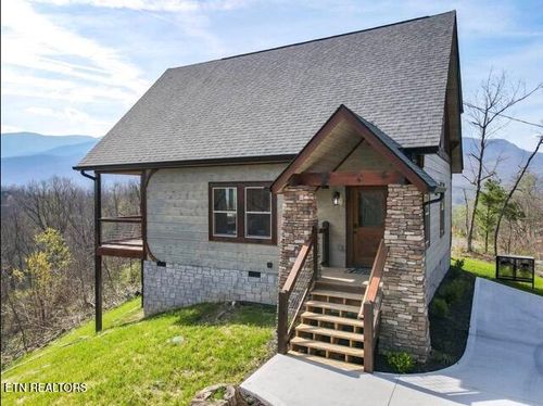719 Upper Windsor Way, Gatlinburg, TN, 37738-6388 | Card Image