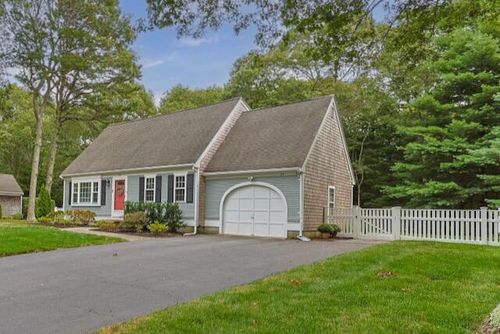 34 White Moss Dr, Marstons Mills, MA, 02648 | Card Image