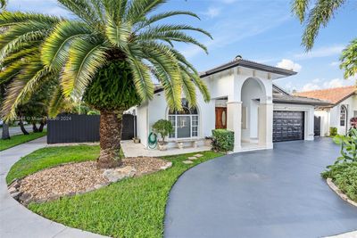 9187 Nw 150th Ter, House other with 3 bedrooms, 2 bathrooms and null parking in Miami Lakes FL | Image 2