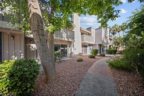 640 Brookway Ln, Las Vegas, NV, 89169-3762 | Card Image