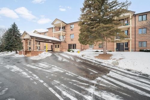 335-530 N Silverbrook Drive, West Bend, WI, 53090 | Card Image