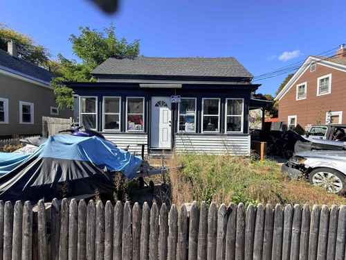 21 Maple St, Rochester, NH, 03867-2209 | Card Image