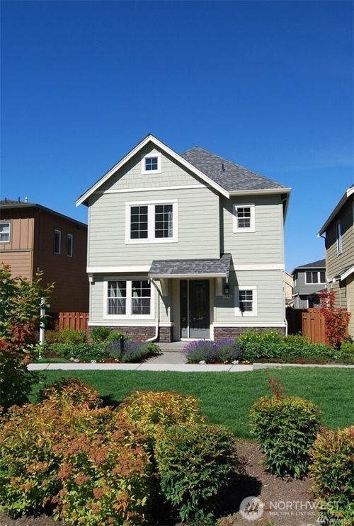 1596 Ne Falls Dr, Issaquah, WA, 98029-7820 | Card Image