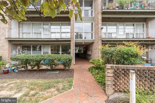 apt-103-22 Manor Cir, TAKOMA PARK, MD, 20912-4552 | Card Image