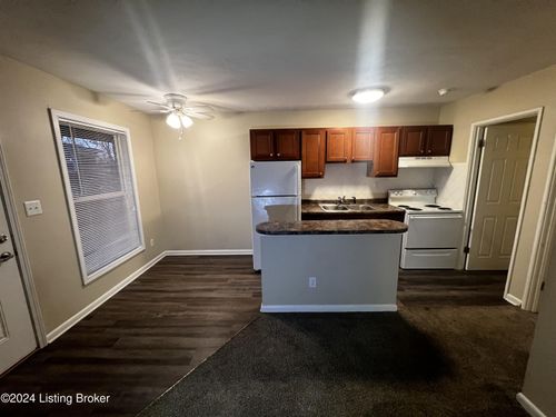 10-4220 Flintlock Dr, Louisville, KY, 40216-1566 | Card Image