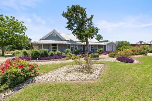 104 S 1st St, Thorndale, TX, 76577-5361 | Card Image