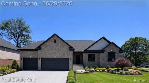50402 Oakbrooke Dr, New Baltimore, MI, 48047-4074 | Card Image