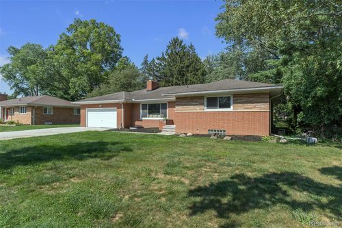 28720 Eldorado Pl, Lathrup Village, MI, 48076-2693 | Card Image