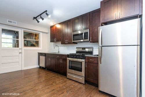 2w-6515 N Seeley Avenue, Chicago, IL, 60645 | Card Image