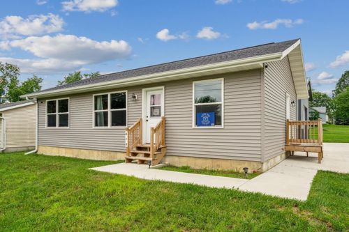 615 5th St Ne, Independence, IA, 50644-2009 | Card Image