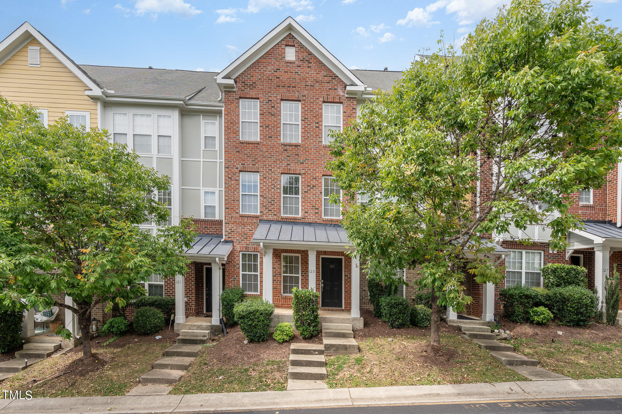 Dove Cottage Ln, Cary, NC 27519