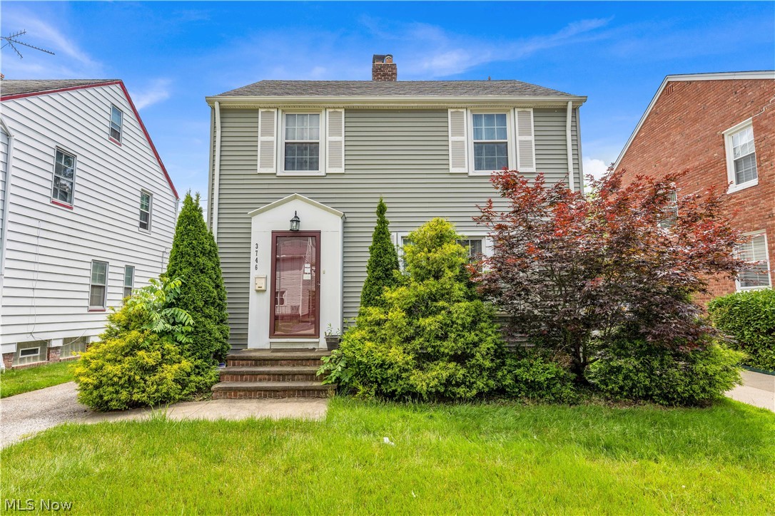 Grosvenor Rd, Cleveland, OH 44118