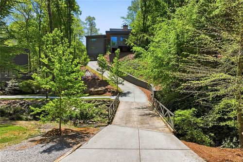 575 Mountain Way Ne, atlanta, GA, 30342 | Card Image