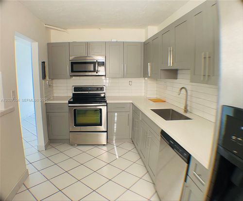 610-12590 Ne 16th Ave, North Miami, FL, 33161-6021 | Card Image