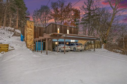 1443 Mount Mercy Dr Nw, Grand Rapids, MI, 49504-4902 | Card Image