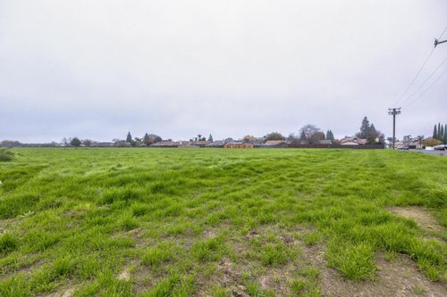 1692 S Beverly St, Porterville, CA, 93257 | Card Image