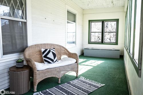 923 1st St, Webster City, IA, 50595-2001 | Card Image