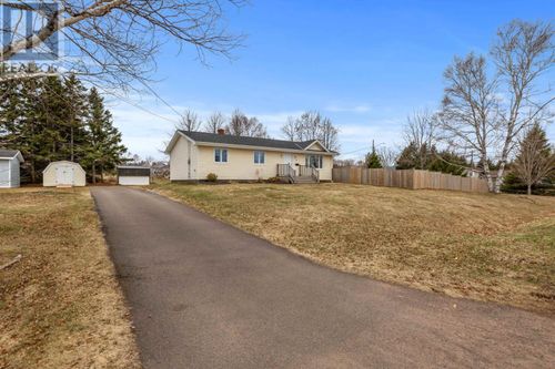 4 Woodlane Dr, Stratford, PE, C1B1X9 | Card Image