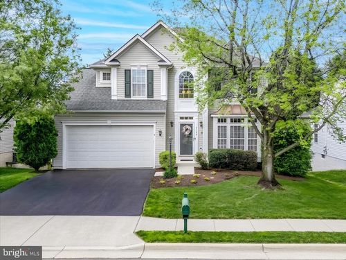 8140 Tillinghast Ln, GAINESVILLE, VA, 20155-3823 | Card Image