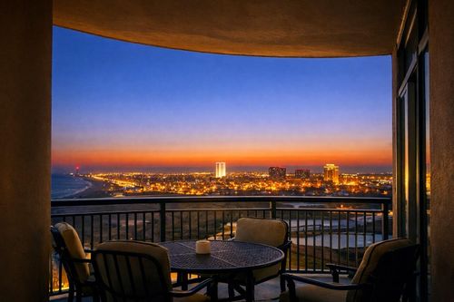 tw2212-801 E Beach Dr, Galveston, TX, 77550-3364 | Card Image