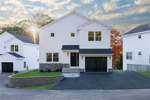 9 Stone Ridge Rd, Smithfield, RI, 02917-2559 | Card Image