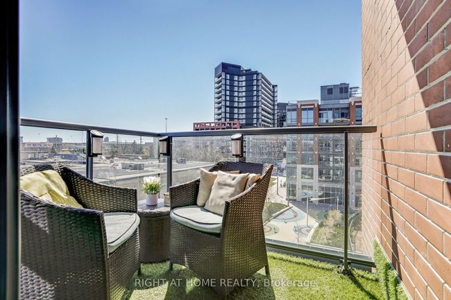 402 - 31 Tippett Rd, Condo with 4 bedrooms, 2 bathrooms and 1 parking in Toronto ON | Image 23