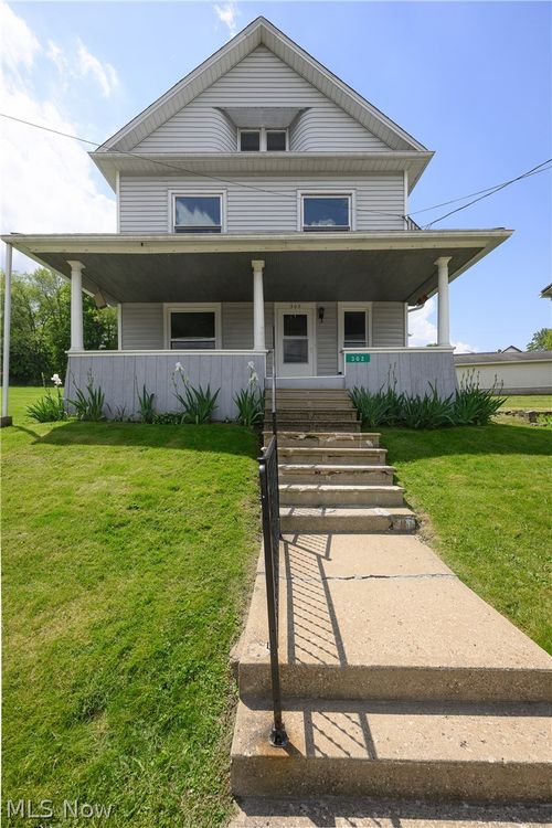 302 Main St, Bowerston, OH, 44695-9521 | Card Image
