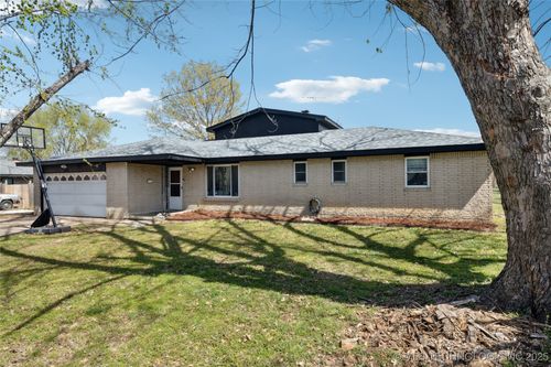 624 S Maple St, Oologah, OK, 74053-3213 | Card Image