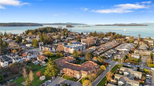 115-10110 5th St, Sidney, BC, V8L2X9 | Card Image