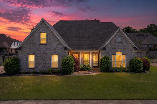 8777 Brunswick Farms Dr, Bartlett, TN, 38002-4628 | Card Image