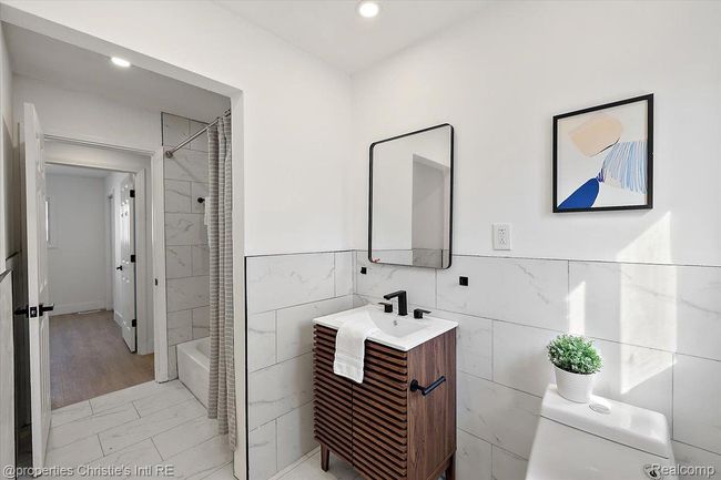 27-20850 Glen Lodge -27.jpg | Image 16