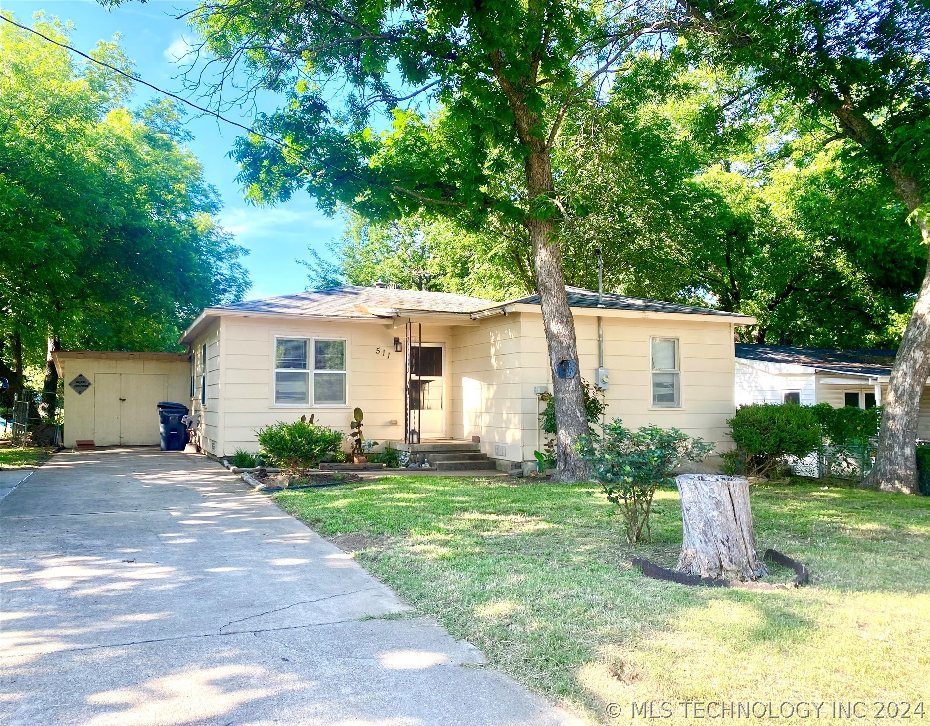 3rd Ave, Ardmore, OK 73401