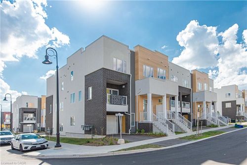 67 Progress Cres, Kitchener, ON, N2R0R7 | Card Image