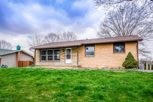 552 Dan Ave, Canal Fulton, OH, 44614-8805 | Card Image