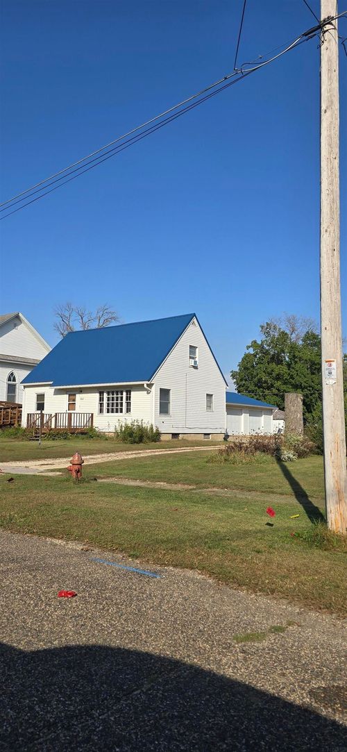 207 1st St N, Hazleton, IA, 50641-9715 | Card Image