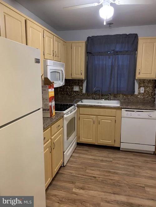 4-25 Florence Tollgate Pl, FLORENCE, NJ, 08518-3110 | Card Image