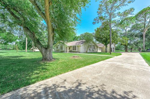 13725 W 6th St, Santa Fe, TX, 77517-4330 | Card Image