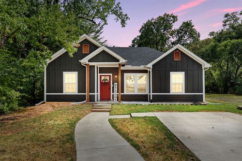 916 W Elm St, Denison, TX, 75020-2144 | Card Image