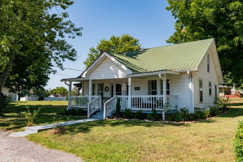 610 College St, Livingston, TN, 38570-1479 | Card Image