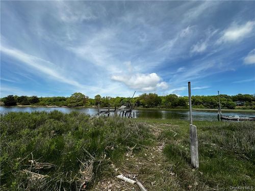 1775 Naugles Dr, Mattituck, NY, 11952-2819 | Card Image