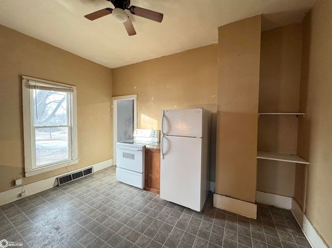 315 S Division St, Home with 3 bedrooms, 1 bathrooms and 1 parking in Audubon IA | Image 9