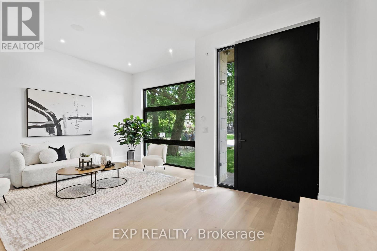 Residential in Toronto (Long Branch) 3