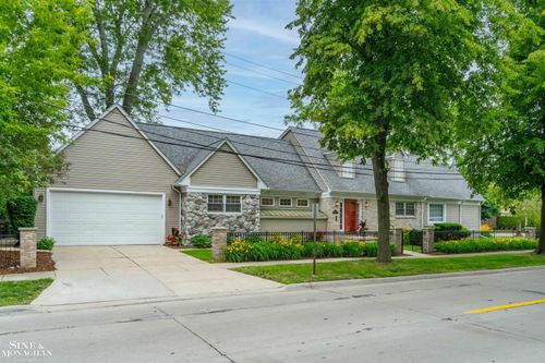 20675 Morningside Dr, Grosse Pointe Woods, MI, 48236-1584 | Card Image