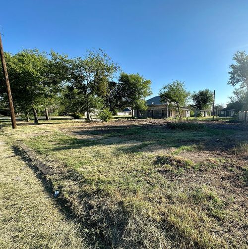 315 W Cedar St, Coleman, TX, 76834-4105 | Card Image