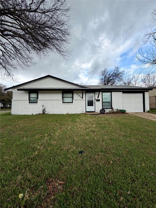 1303 Driftwood Dr, Duncanville, TX, 75116-2403 | Card Image