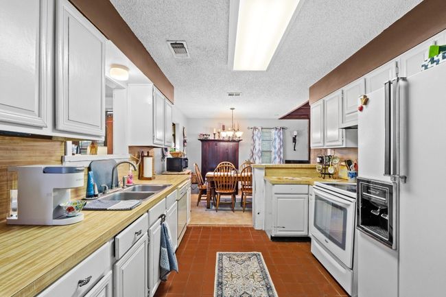 103 S Laurelwood Drive Drive S, House other with 3 bedrooms, 2 bathrooms and 3 parking in Austin TX | Image 12