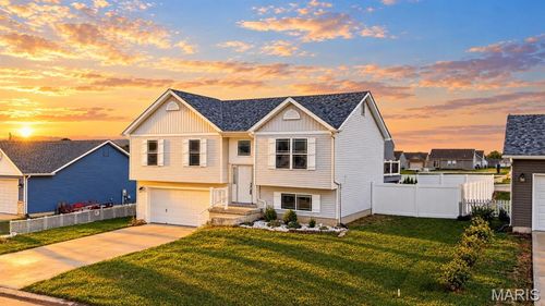 1014 Mohican Dr, Warrenton, MO, 63383-7193 | Card Image