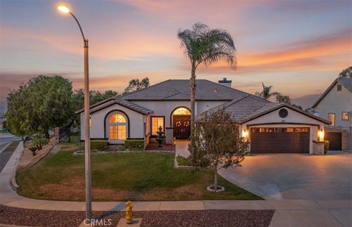 13596 Mesa Crest Dr, Yucaipa, CA, 92399-5818 | Card Image