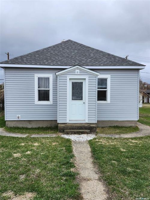 408 Railway Ave, Carnduff, SK, S0C | Card Image