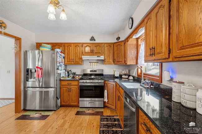 1920 Apache Dr, House other with 3 bedrooms, 3 bathrooms and null parking in Junction City KS | Image 9